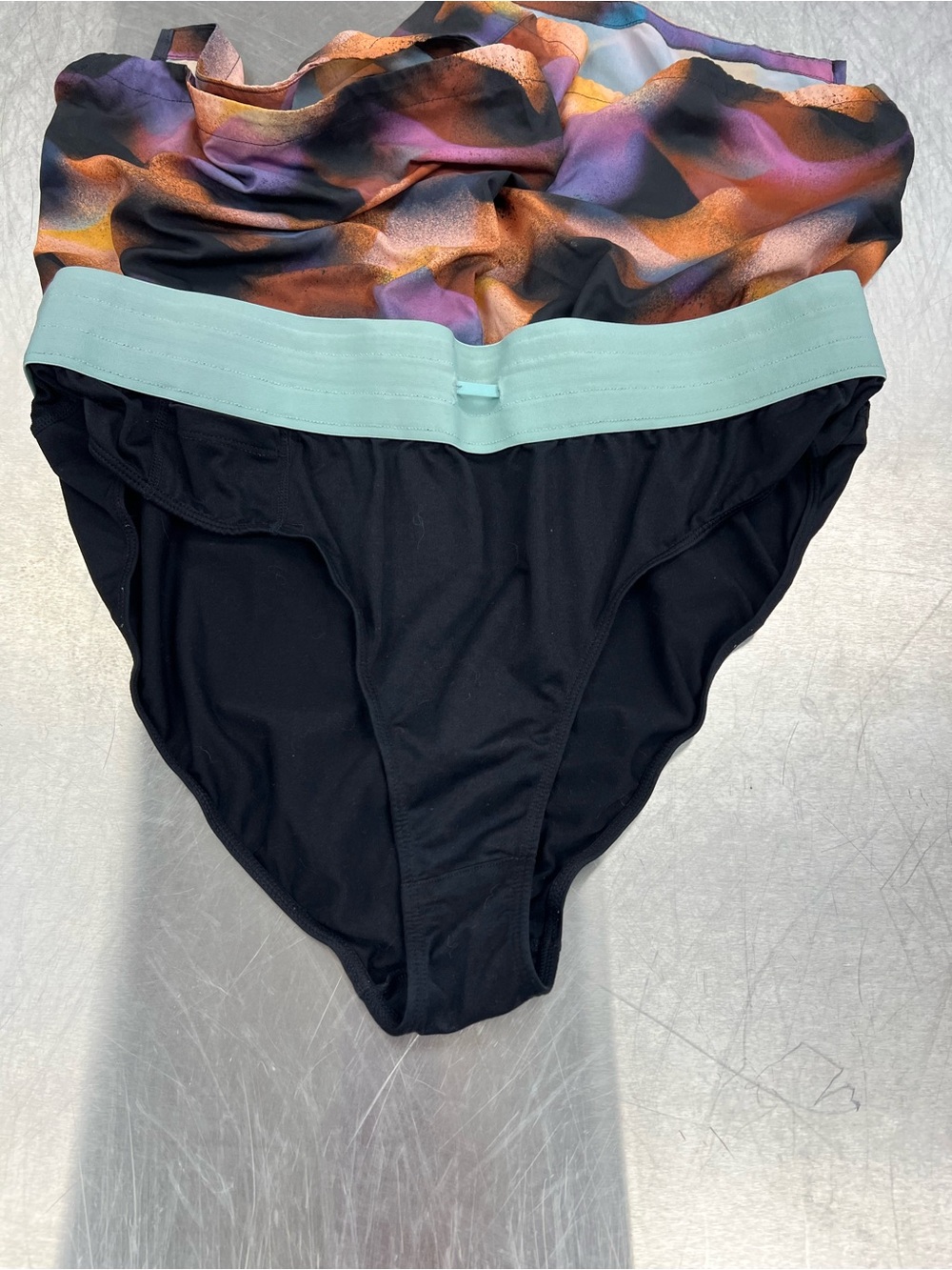 Fabletics Women’s Multicolor Abstract Print Running Shorts Large - Picture 9 of 11